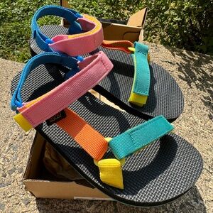 Brand new kids Tevas size 3